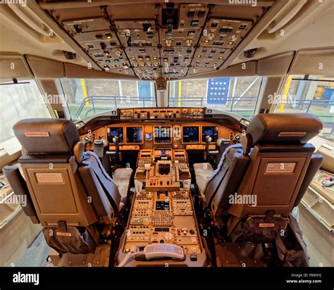 b 777 cockpit|The Boeing 777 — Everything You Need to Know [Pilot's .